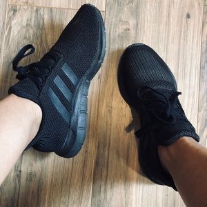 Men’s adidas sneakers size 5.5